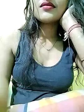 MISSQUEEN48 online show from 3, 1, 2025