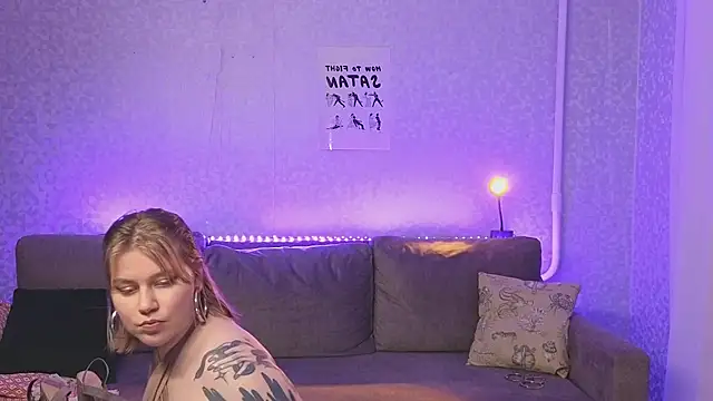 Kira Citro online show from 11, 1, 2025