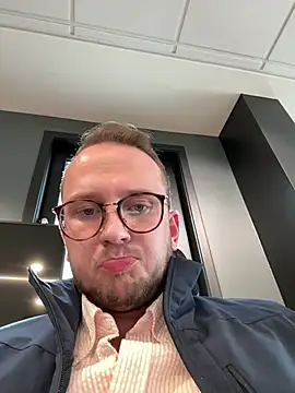 thehornyguy97 online show from 22, 4, 2026