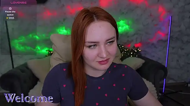 Snapshot of LovelyBell chatting on 4, 2, 2025 LovelyBell online show from 4, 2, 2025