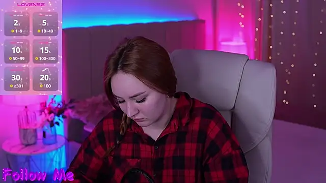 Snapshot of LovelyBell chatting on 4, 3, 2025 LovelyBell online show from 4, 3, 2025