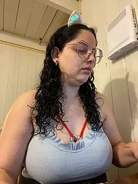 Snapshot of babyluna939 chatting on 4, 10, 2025 babyluna939 online show from 4, 10, 2025