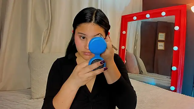 Little Ivy online show from 5, 2, 2026