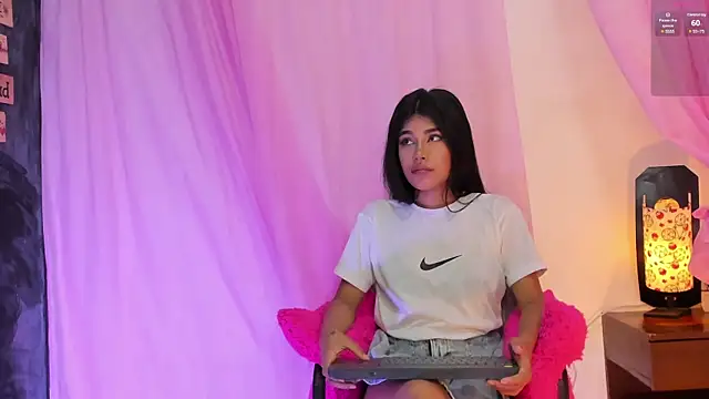 Snapshot of Monica_lopez chatting on 8, 1, 2025 Monica lopez online show from 8, 1, 2025