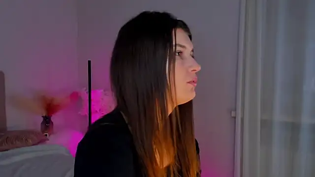 Laura Leee online show from 8, 3, 2025