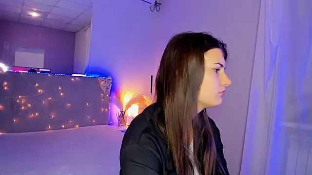 Laura Leee online show from 13, 7, 2026