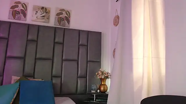 Snapshot of sophiaFoster4u chatting on 12, 2, 2025 sophiaFoster4u online show from 12, 2, 2025