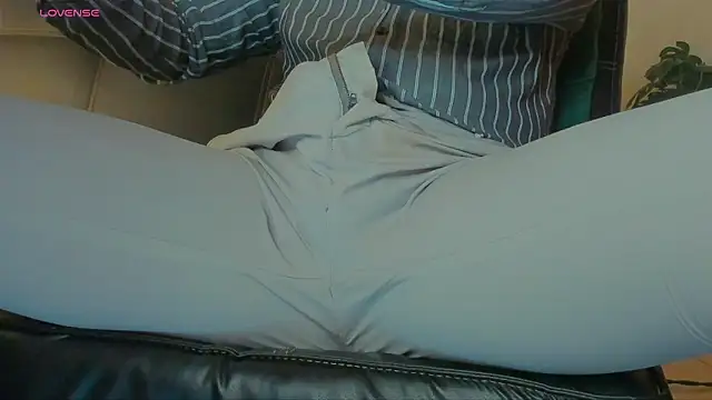 Snapshot of MrLonely02 chatting on 3, 1, 2025 MrLonely02 online show from 3, 1, 2025