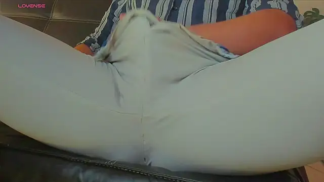 Snapshot of MrLonely02 chatting on 4, 1, 2025 MrLonely02 online show from 4, 1, 2025