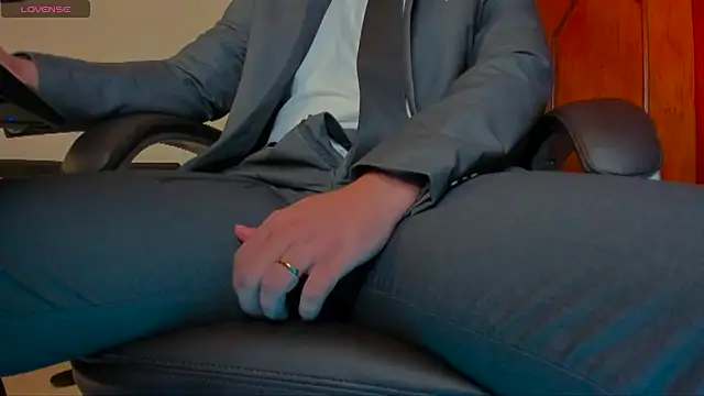 Snapshot of MrLonely02 chatting on 14, 2, 2025 MrLonely02 online show from 14, 2, 2025