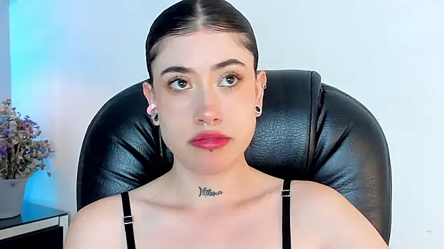 Snapshot of melody_suarez chatting on 31, 12, 2024 melody suarez online show from 31, 12, 2024