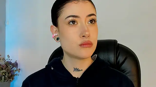 Snapshot of melody_suarez chatting on 4, 1, 2025 melody suarez online show from 4, 1, 2025