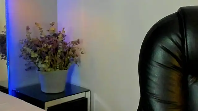 Snapshot of melody_suarez chatting on 2, 2, 2025 melody suarez online show from 2, 2, 2025