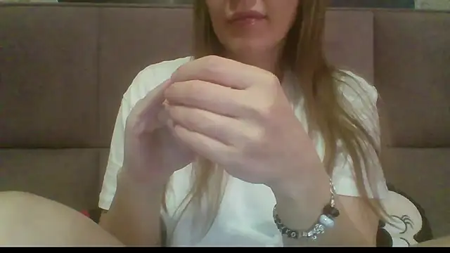 Snapshot of Sladkiegubki chatting on 17, 11, 2025 Sladkiegubki online show from 17, 11, 2025