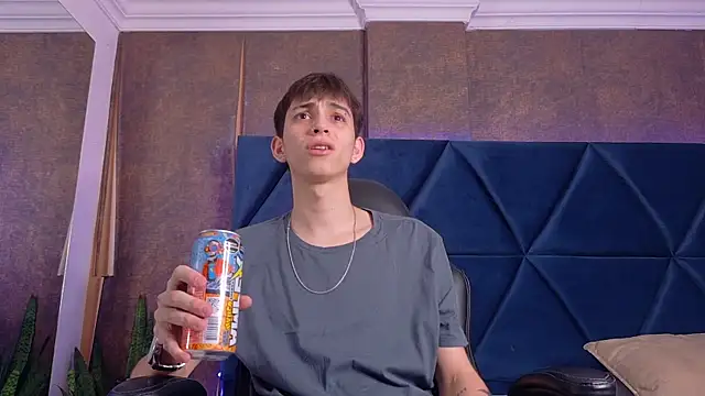 Lion Foster01 online show from 20, 5, 2026