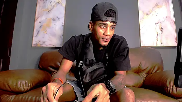 Snapshot of AaronCruz_ chatting on 10, 1, 2025 AaronCruz online show from 10, 1, 2025