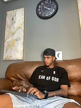 Snapshot of AaronCruz_ chatting on 10, 1, 2025 AaronCruz online show from 10, 1, 2025