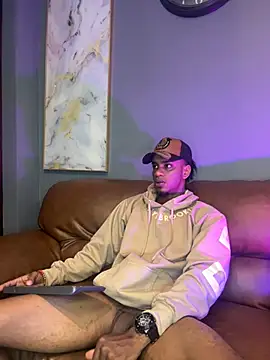 Snapshot of AaronCruz_ chatting on 1, 2, 2025 AaronCruz online show from 1, 2, 2025