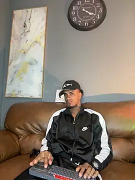 Snapshot of AaronCruz_ chatting on 6, 2, 2025 AaronCruz online show from 6, 2, 2025