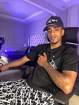 Snapshot of AaronCruz_ chatting on 8, 2, 2025 AaronCruz online show from 8, 2, 2025