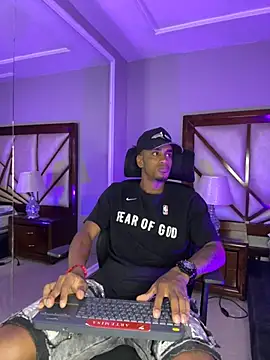 Snapshot of AaronCruz_ chatting on 10, 2, 2025 AaronCruz online show from 10, 2, 2025