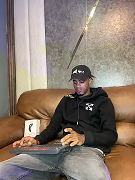 Snapshot of AaronCruz_ chatting on 18, 2, 2025 AaronCruz online show from 18, 2, 2025