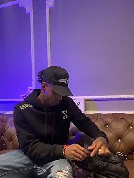 Snapshot of AaronCruz_ chatting on 27, 2, 2025 AaronCruz online show from 27, 2, 2025