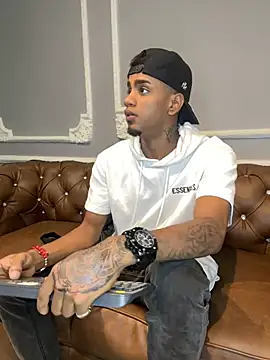 Snapshot of AaronCruz_ chatting on 28, 2, 2025 AaronCruz online show from 28, 2, 2025