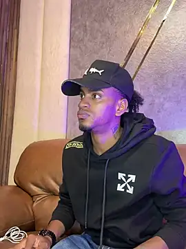 Snapshot of AaronCruz_ chatting on 12, 3, 2025 AaronCruz online show from 12, 3, 2025