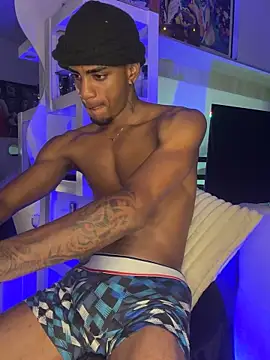 Snapshot of AaronCruz_ chatting on 4, 10, 2025 AaronCruz online show from 4, 10, 2025