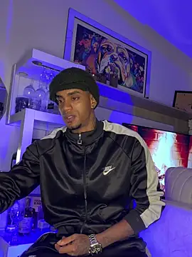 Snapshot of AaronCruz_ chatting on 9, 10, 2025 AaronCruz online show from 9, 10, 2025