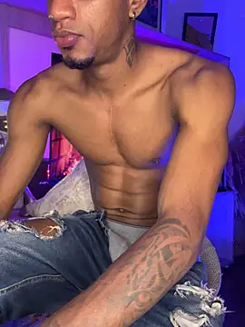 Snapshot of AaronCruz_ chatting on 28, 10, 2025 AaronCruz online show from 28, 10, 2025