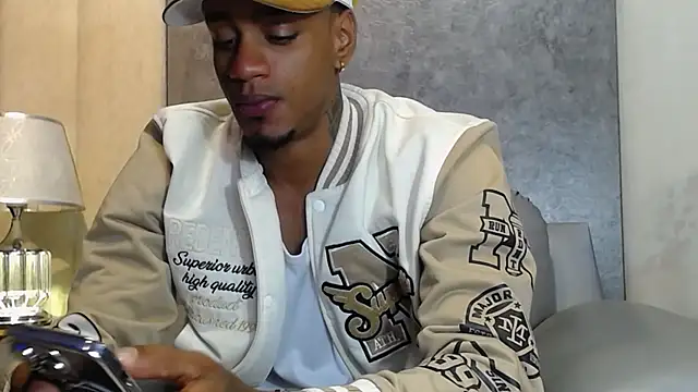 Snapshot of AaronCruz_ chatting on 5, 11, 2025 AaronCruz online show from 5, 11, 2025