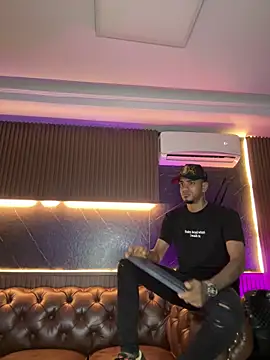 AaronCruz  online show from 6, 3, 2026