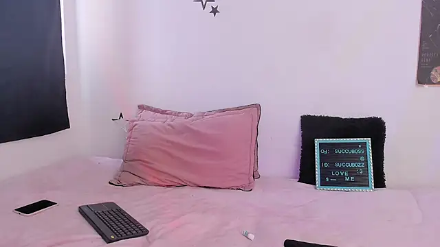 Snapshot of AlyRoses chatting on 6, 11, 2025 AlyRoses online show from 6, 11, 2025