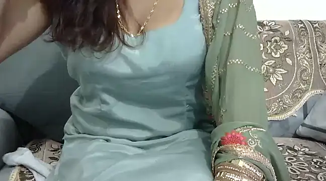 Snapshot of mishi_kaur chatting on 10, 12, 2024 mishi kaur online show from 10, 12, 2024