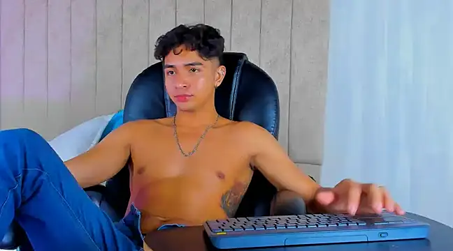 Snapshot of Muichiro_tokito1 chatting on 2, 3, 2025 Muichiro tokito1 online show from 2, 3, 2025