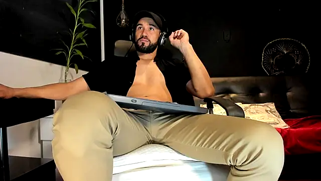 Snapshot of alessandro_wye chatting on 20, 11, 2025 alessandro wye online show from 20, 11, 2025