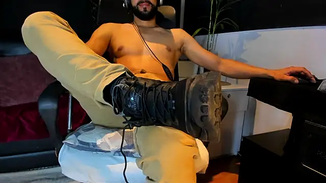 Snapshot of alessandro_wye chatting on 19, 12, 2025 alessandro wye online show from 19, 12, 2025