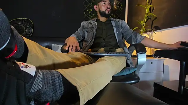 Snapshot of alessandro_wye chatting on 13, 2, 2026 alessandro wye online show from 13, 2, 2026