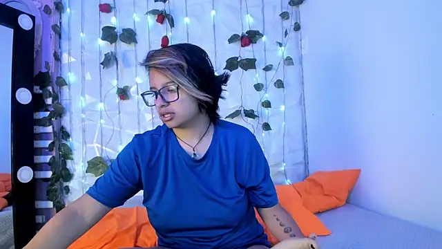 Snapshot of NovaGlitz chatting on 23, 1, 2025 NovaGlitz online show from 23, 1, 2025