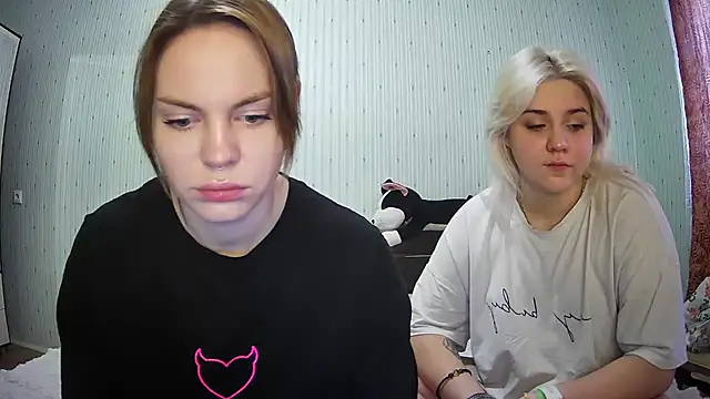 ChrisGirls online show from 4, 3, 2025
