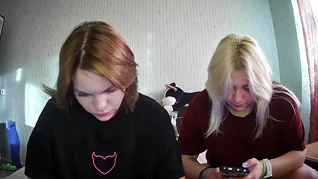 ChrisGirls online show from 6, 3, 2025