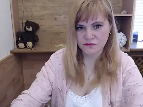 DaniellaKiss online show from 5, 4, 2026