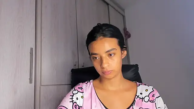 Laura fernandezII online show from 26, 11, 2025