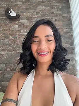 Laura fernandezII online show from 4, 3, 2026