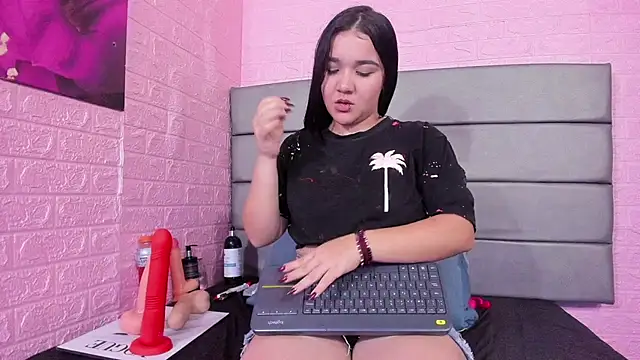 LYAA COLLINS  online show from 9, 2, 2025