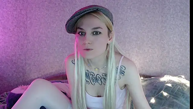 Snapshot of mischellemeow13 chatting on 5, 12, 2024 mischellemeow13 online show from 5, 12, 2024