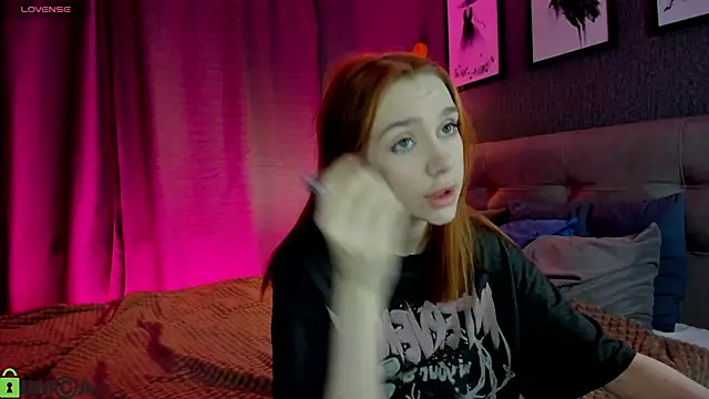 Lesi Moonie01 online show from 18, 4, 2026