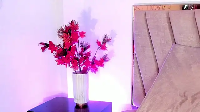 Snapshot of HollyHudsonn chatting on 4, 12, 2024 HollyHudsonn online show from 4, 12, 2024